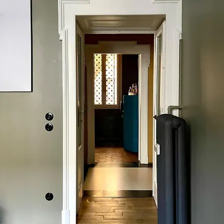Bright And Quiet 1920's In The Center Apartment *