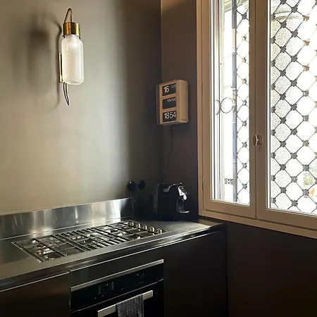 Bright And Quiet 1920's In The Center Apartment Milan